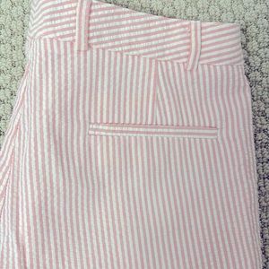 PINK SEERSUCKER!!!! Womens’ size 12 cropped pant, in excellent condition